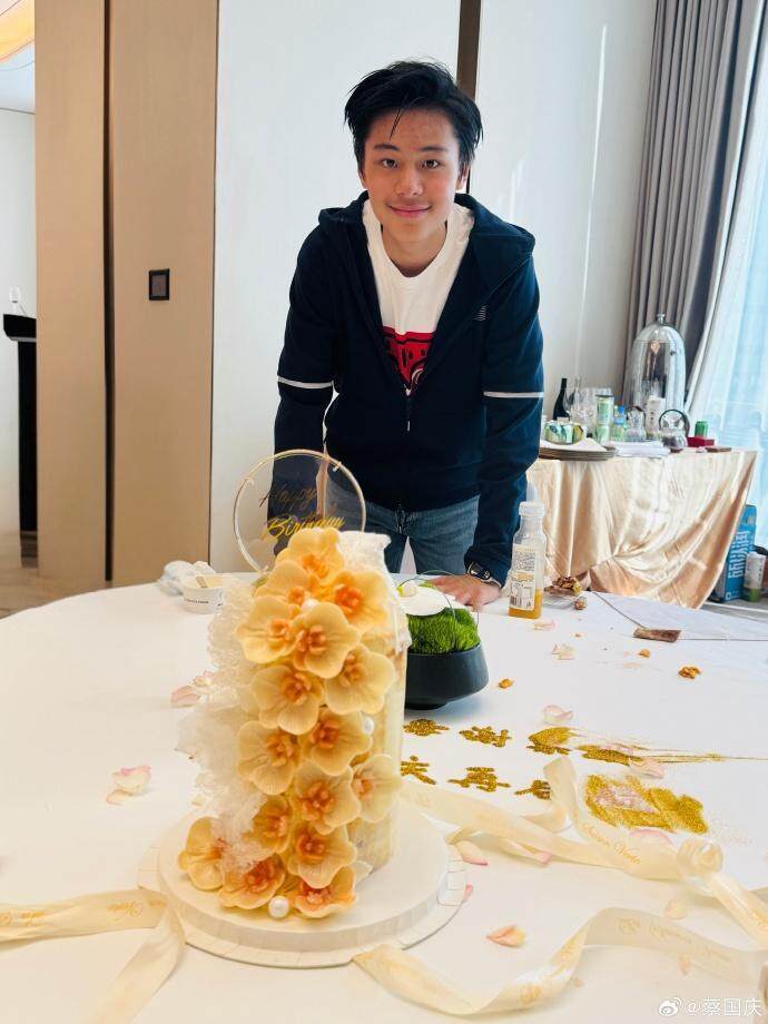 蔡国庆发文为14岁儿子庆生：爱永远陪伴着你