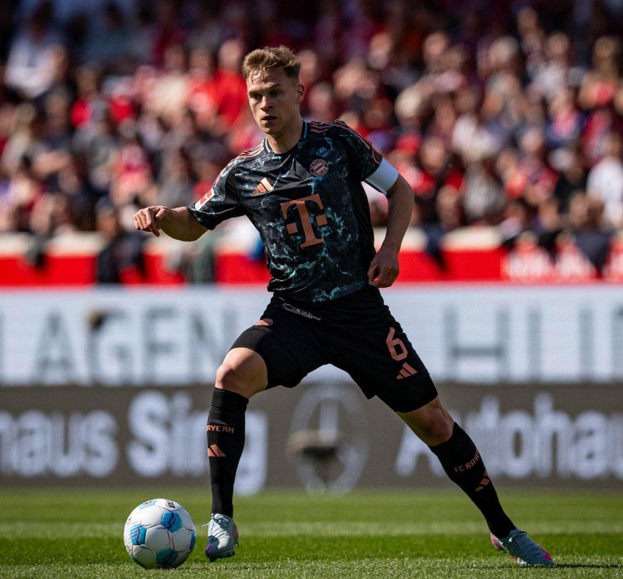 欧冠止步四强，拜仁迎来德甲重要胜利，凯恩誓夺首个职业冠军